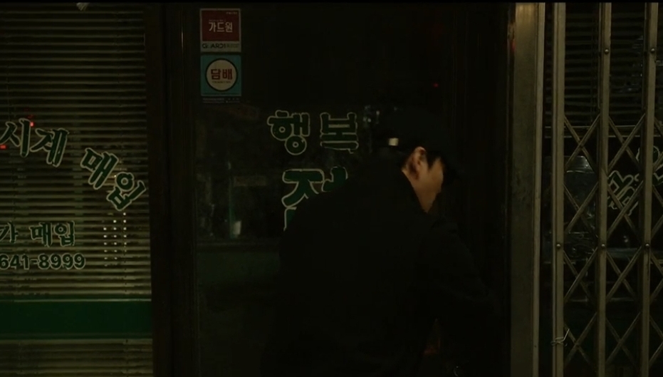 Goldland Episode 6 Recap: Why Hee-joo Points a Gun at Woo-gi in the Gold Bar Showdown 장면 6