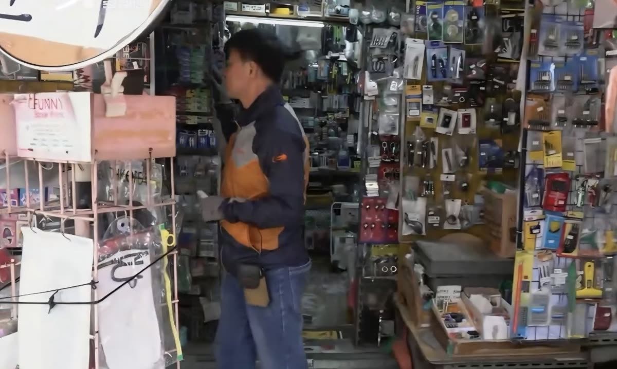 Tools and everyday goods displayed in a Dongmyo shop