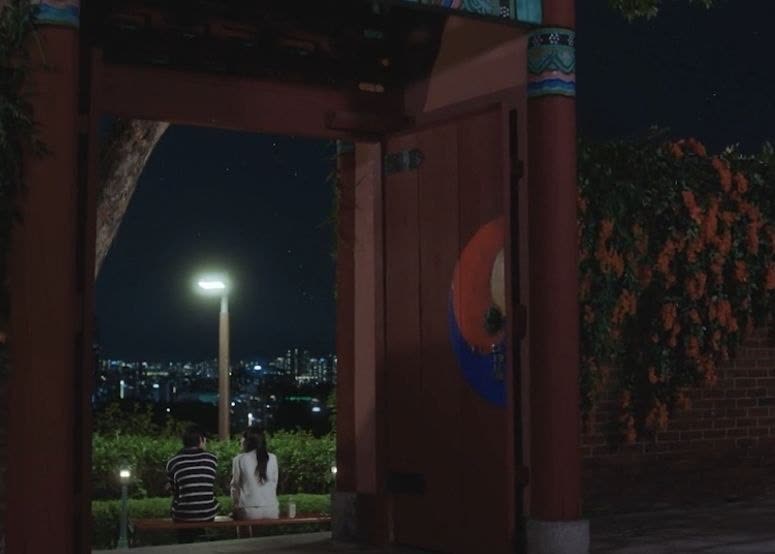 오늘도 매진했습니다 5화 홈쇼핑 사무실에서 담예진이 움직이는 장면