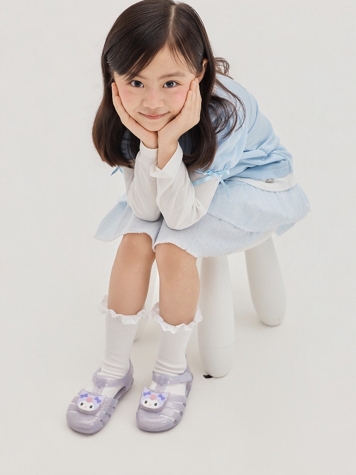 산리오 젤리 샌들로 여름 코디 완성