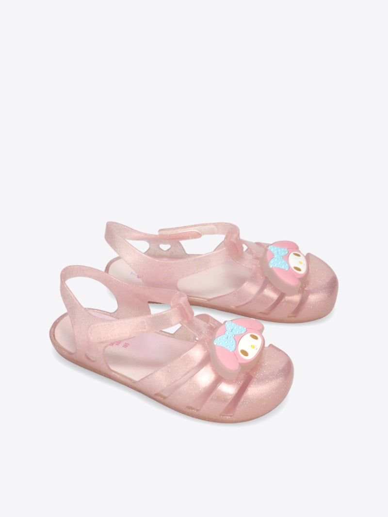 산리오 젤리 샌들로 여름 코디 완성